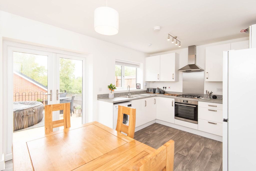 Property photo 2 of 22