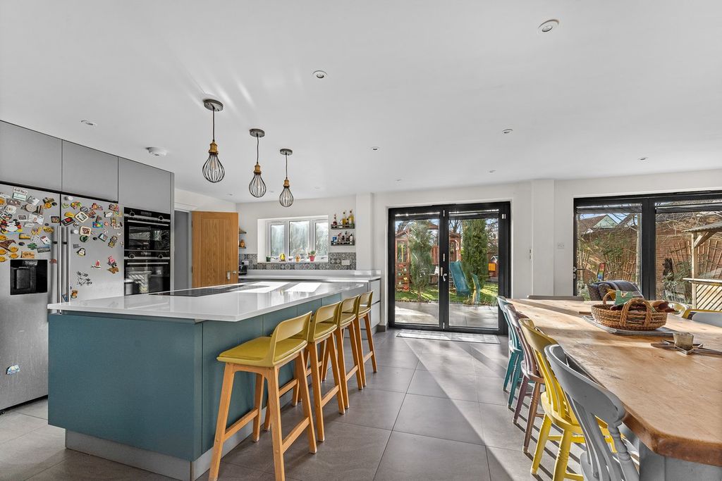 Property photo 3 of 21