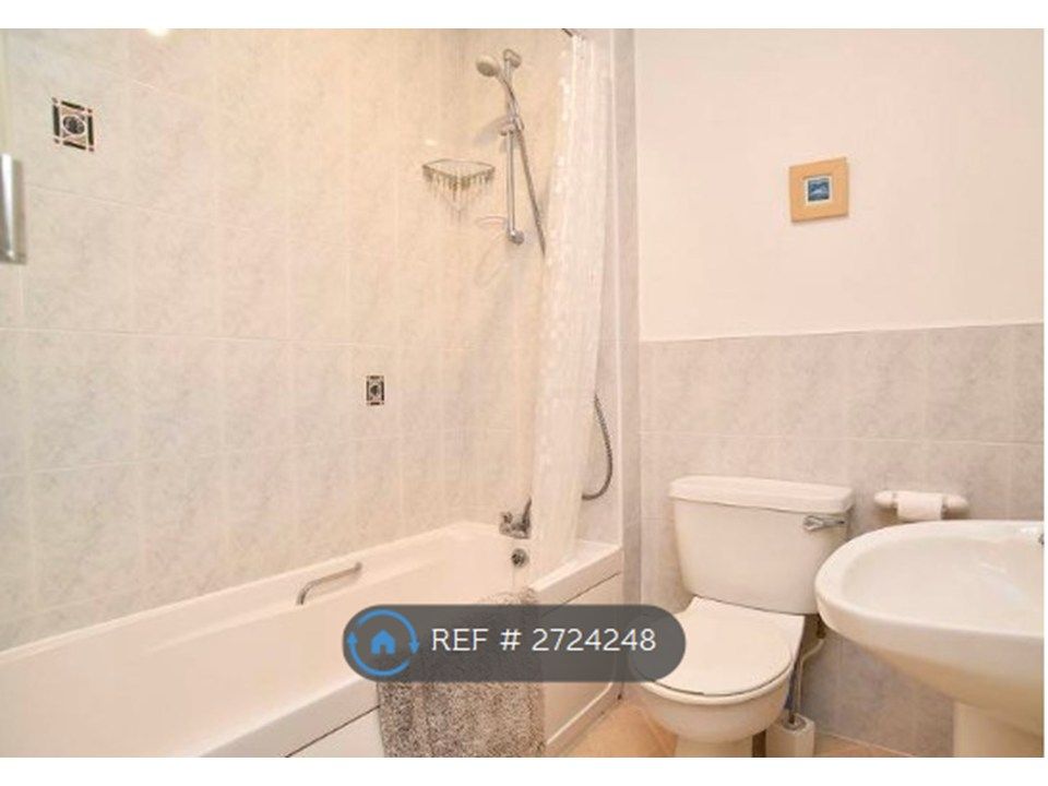 Property photo 3 of 4 Bathroom