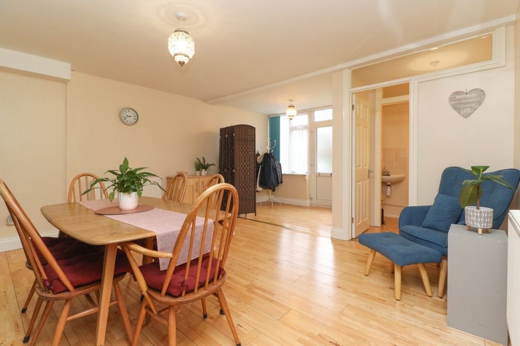 Property photo 2 of 15 Picture 2