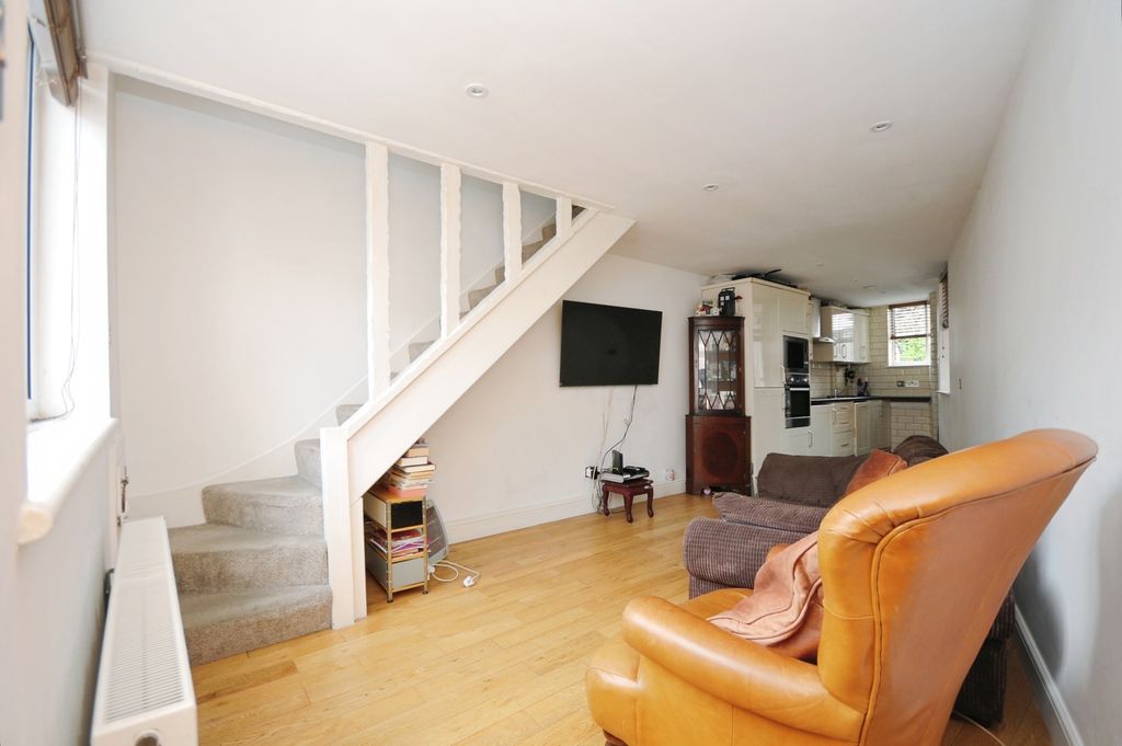 Property photo 2 of 17 Photo