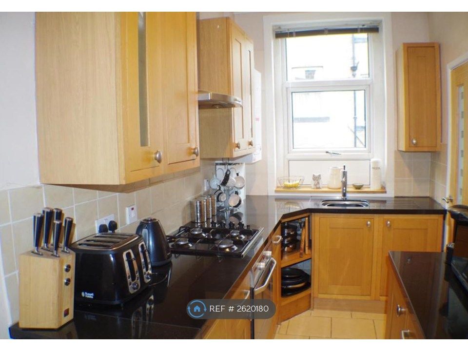 Property photo 2 of 6 Kitchen