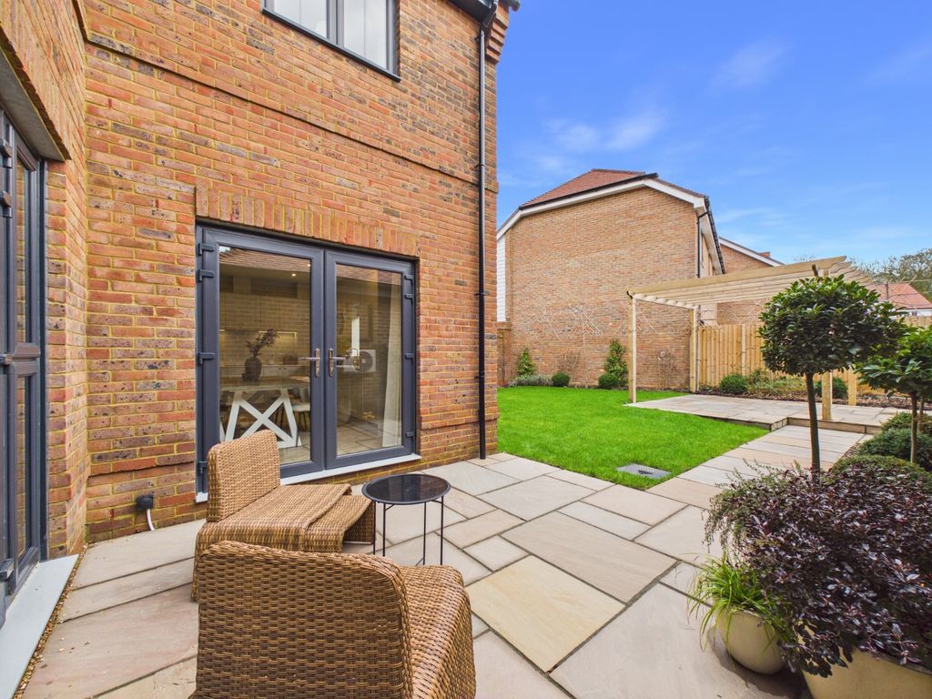 Property photo 2 of 24 Private Garden