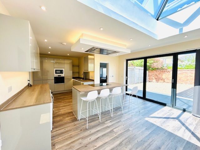 Property photo 3 of 18 Kitchen