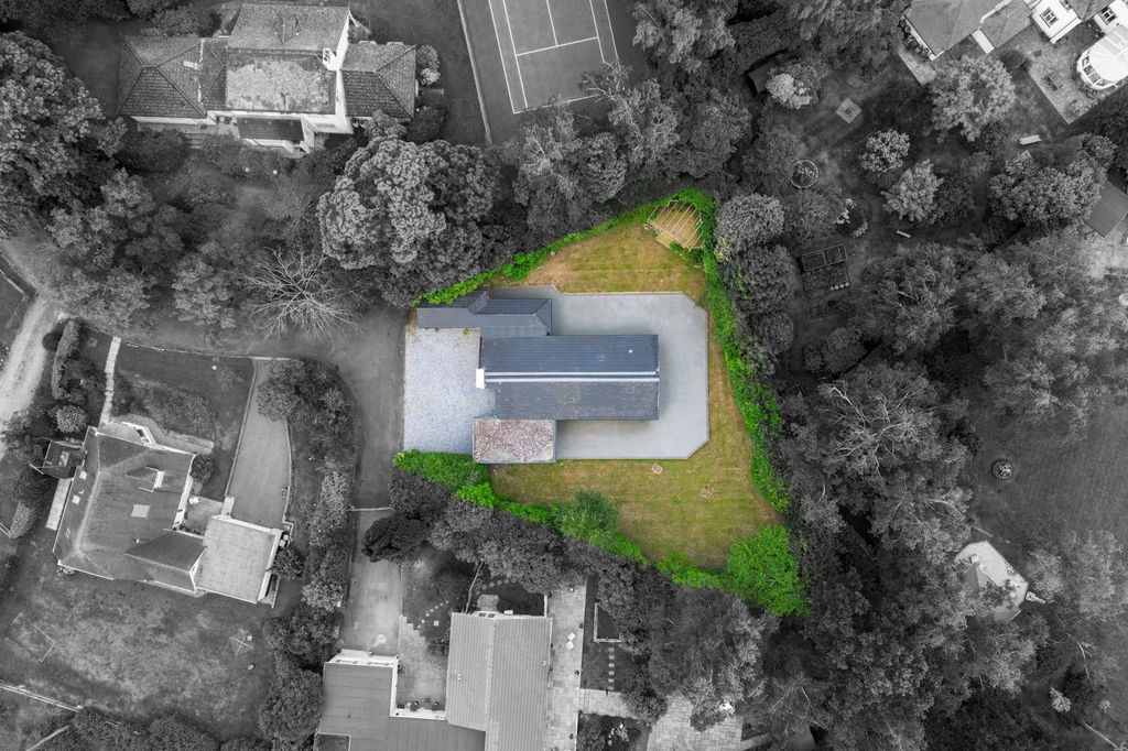 Property photo 2 of 21