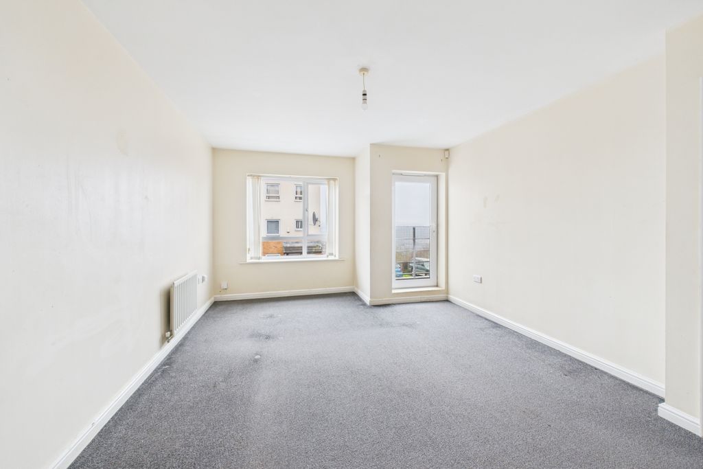 Property photo 3 of 16 Living Room