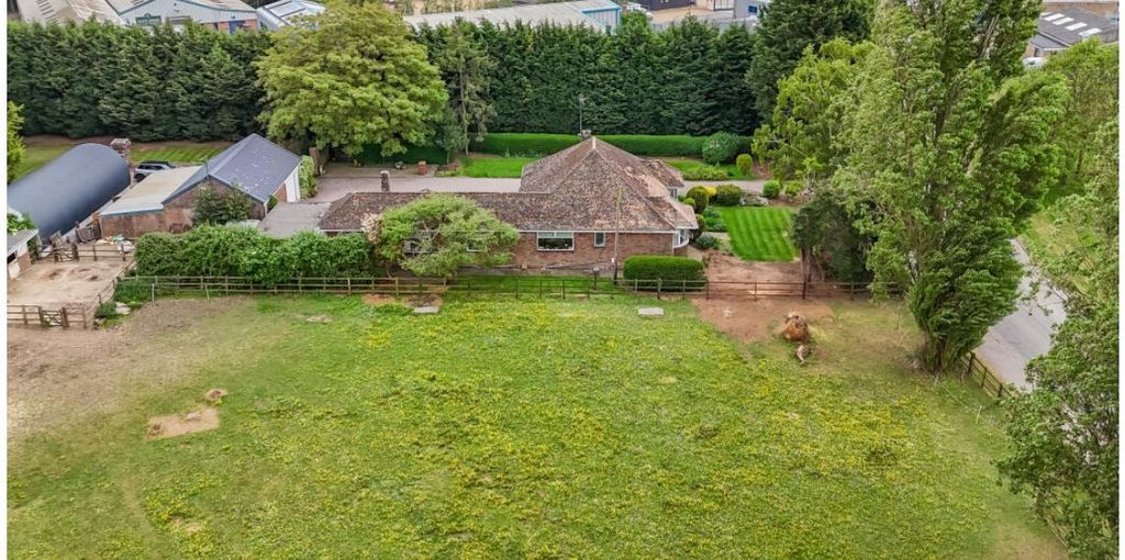 Property photo 1 of 28