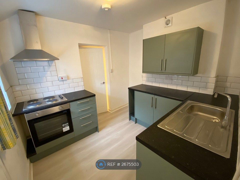 Property photo 3 of 6 Kitchen