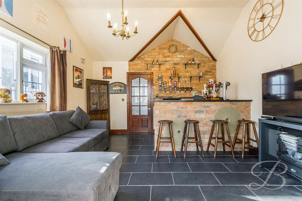 Property photo 3 of 74 Bar