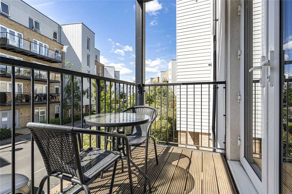 Property photo 3 of 21 Balcony