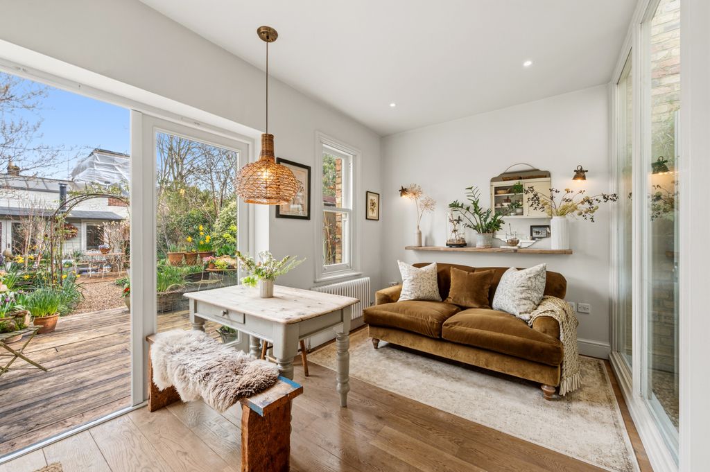 Property photo 3 of 33 Picture No. 25