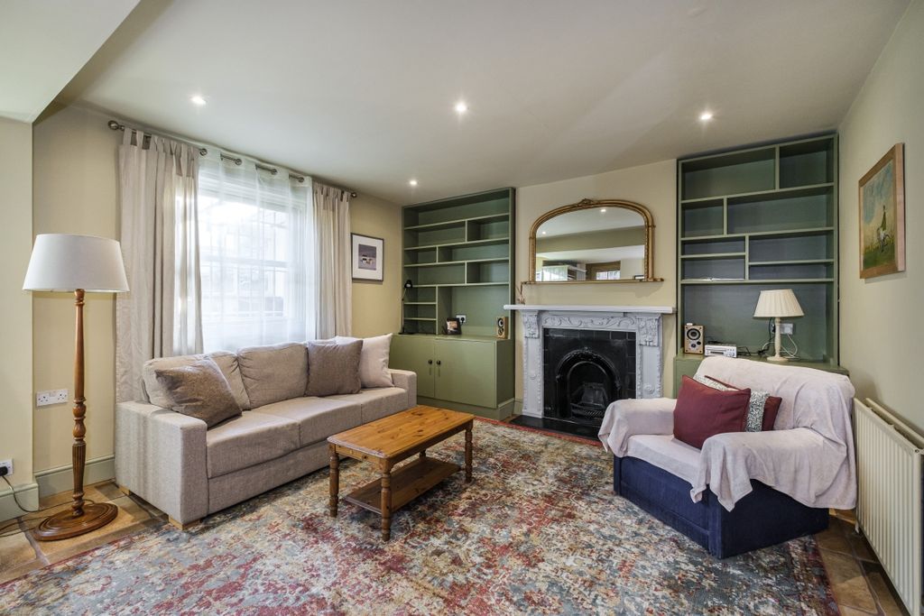 Property photo 2 of 14 Camden Square