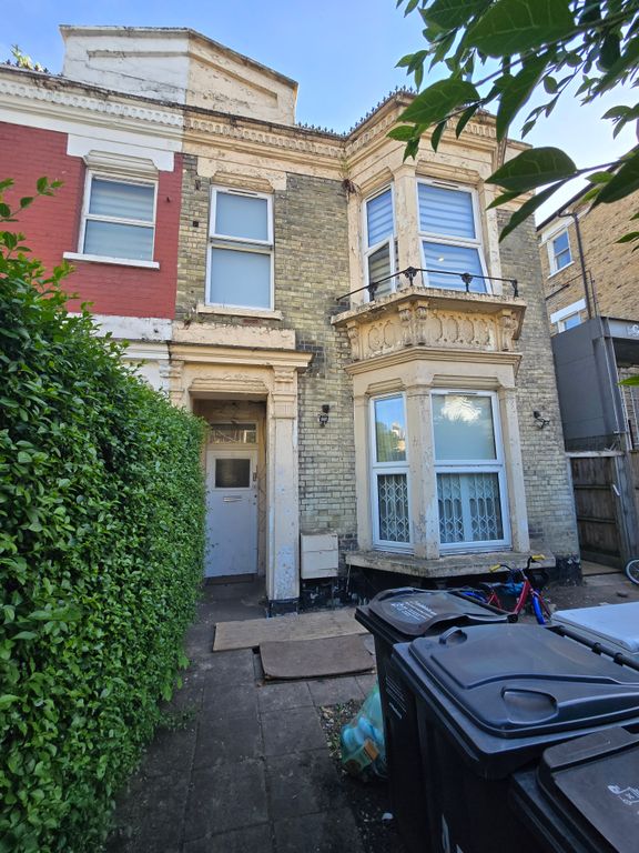 Property photo 2 of 3