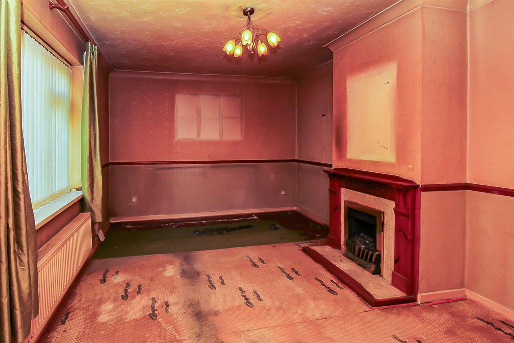 Property photo 3 of 8 Lounge