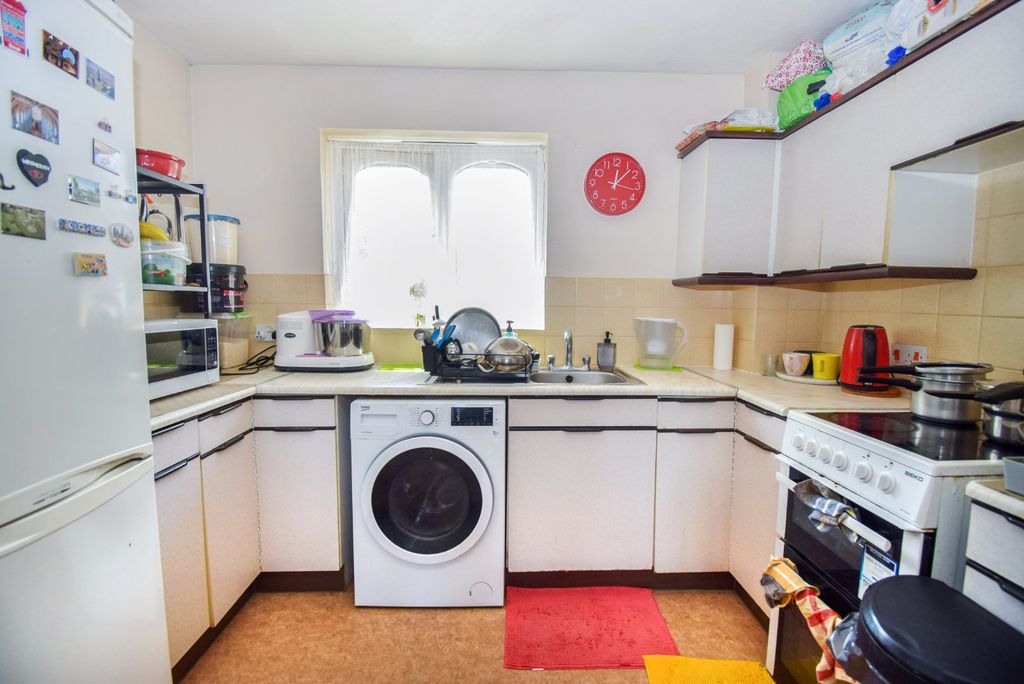 Property photo 3 of 5 Kitchen