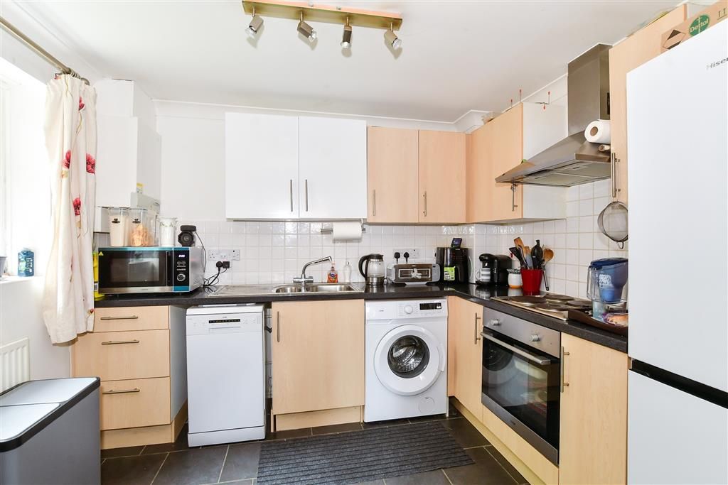 Property photo 3 of 9 Kitchen