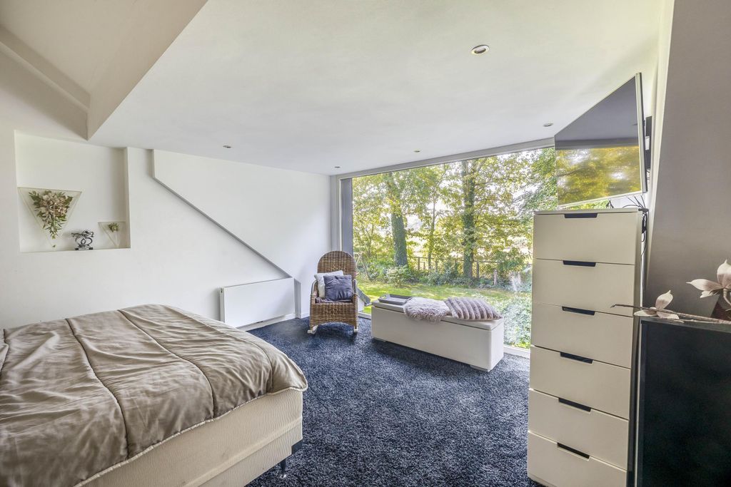 Property photo 3 of 80