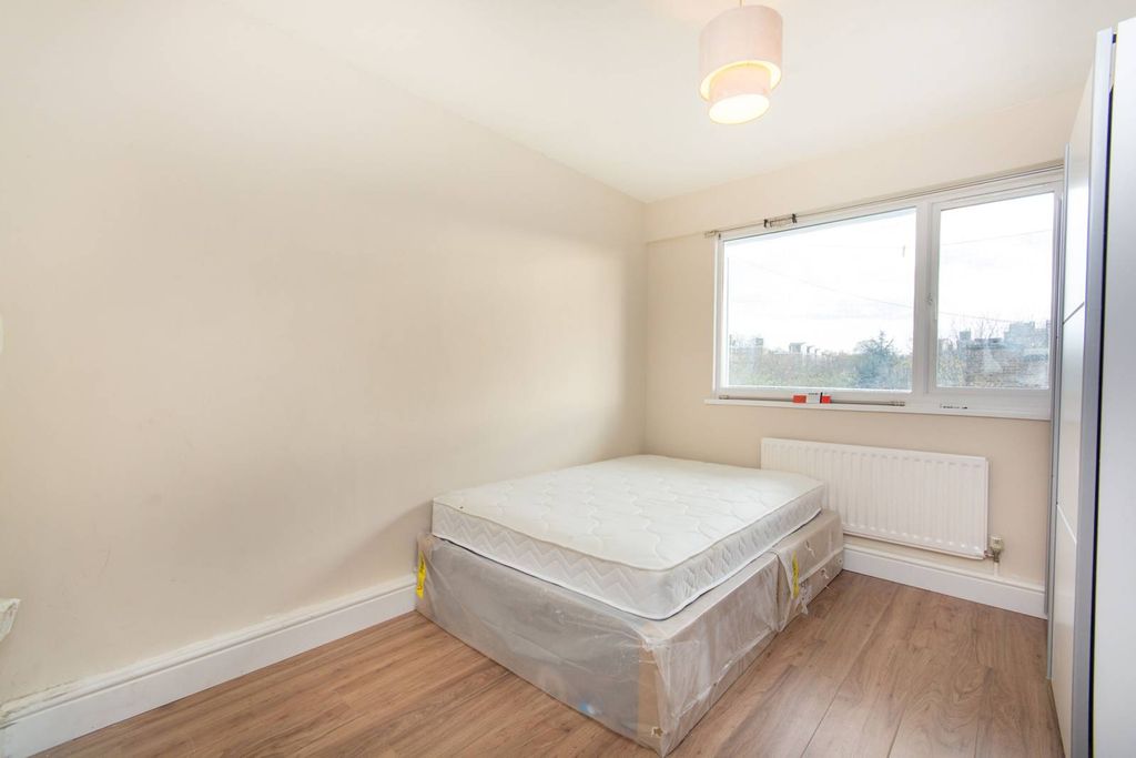 Property photo 3 of 4