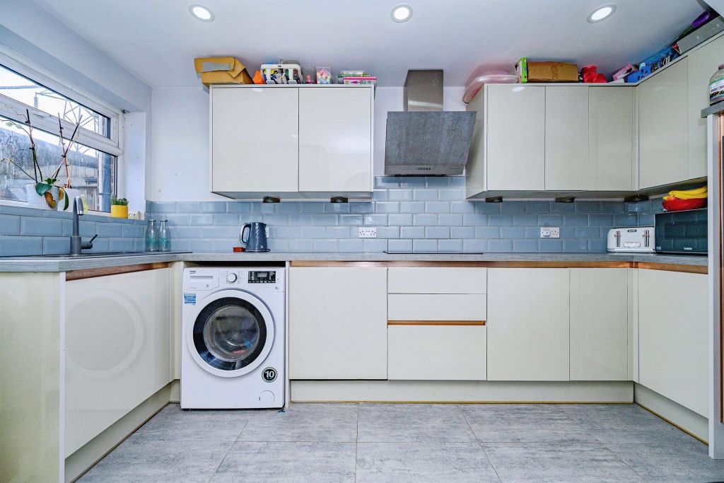 Property photo 2 of 25