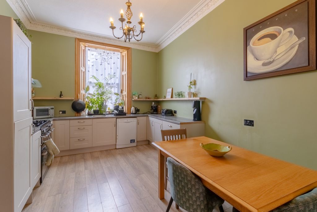 Property photo 2 of 31 Dining Kitchen
