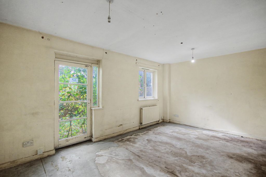 Property photo 2 of 17 Flat 5 Solomon House, 50 Rectory Road, Stoke Newington, London, N16 7Qy