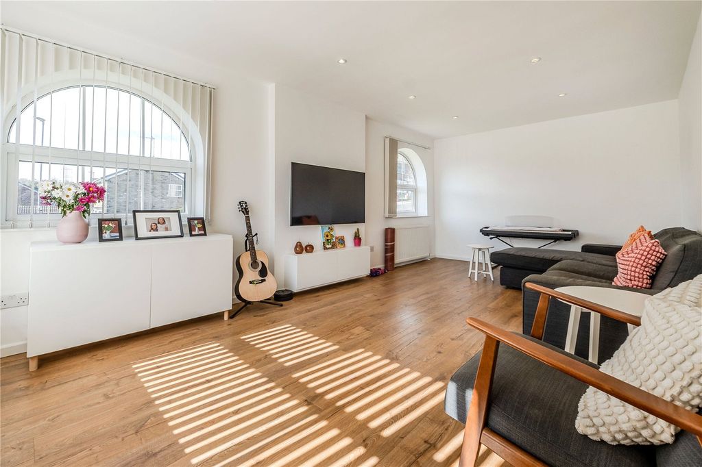 Property photo 3 of 20 Picture No. 06