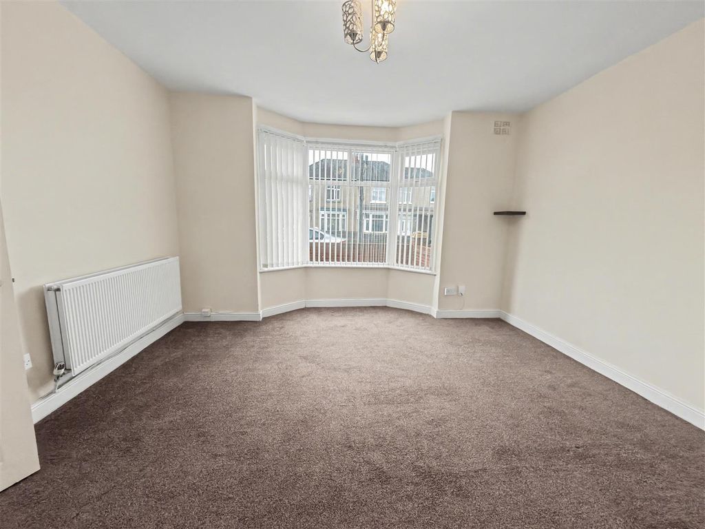 Property photo 2 of 9 Lounge