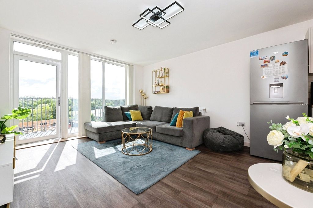 Property photo 2 of 11 Pbox-Img.Jpg