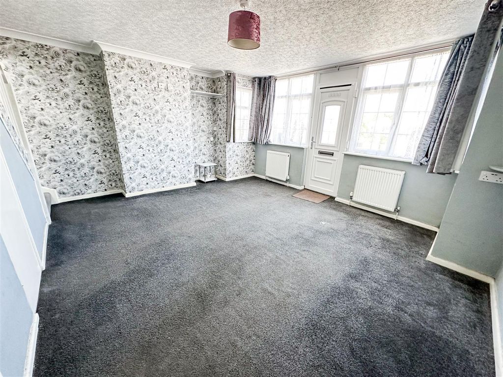 Property photo 2 of 14 Lounge