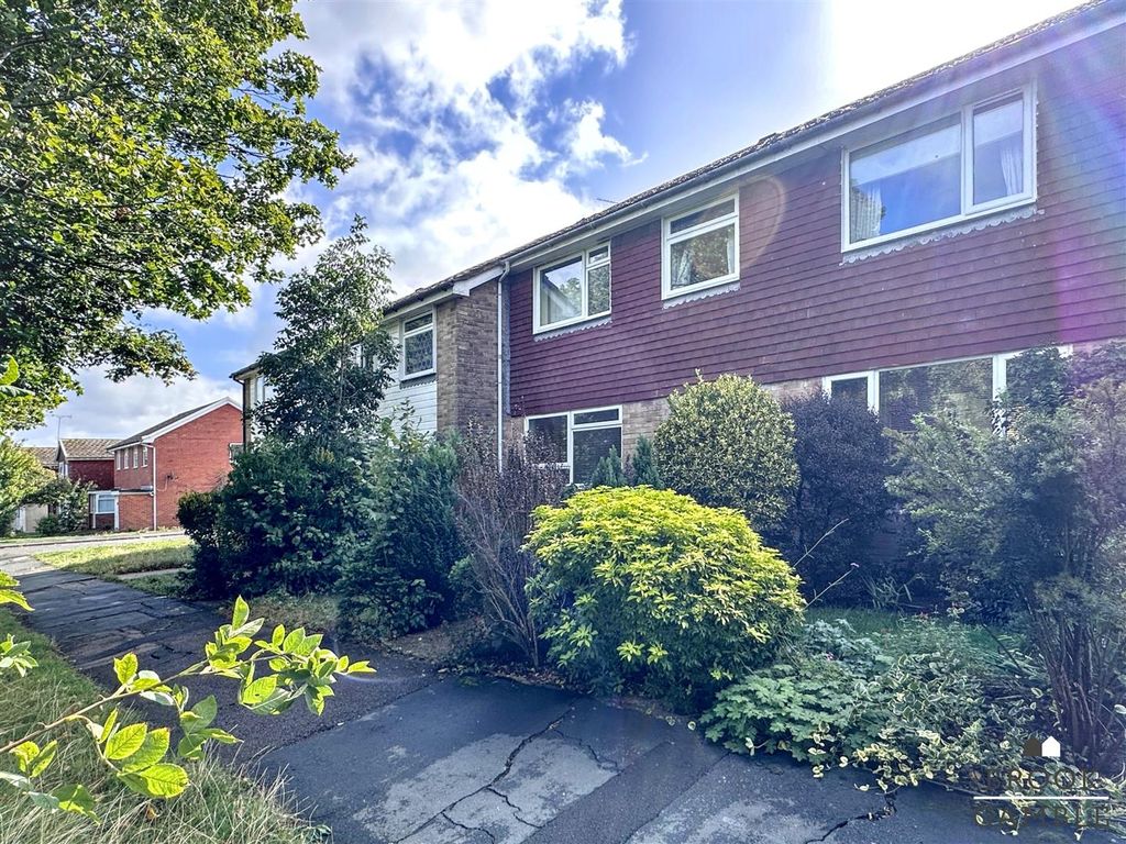 Property photo 2 of 16 01323 438506