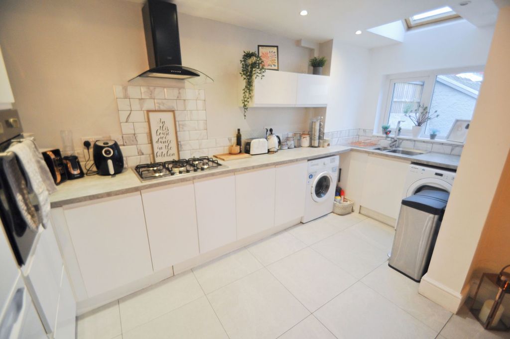 Property photo 2 of 30