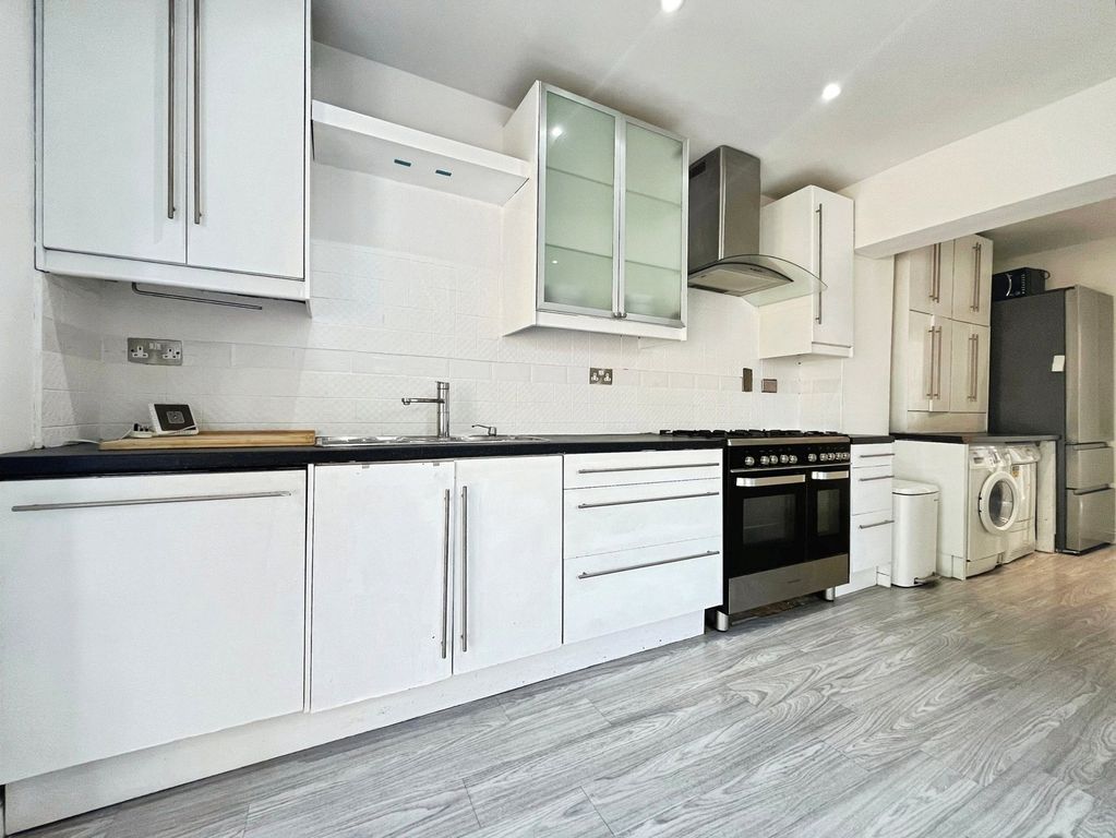 Property photo 2 of 15 Kitchen