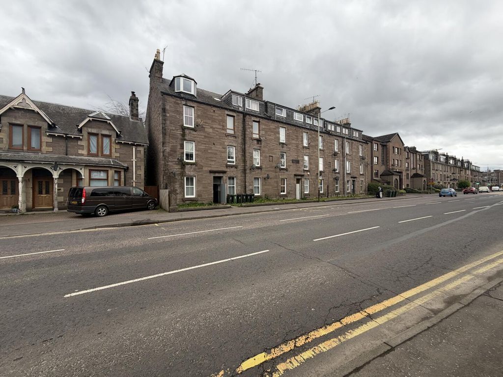 Property photo 1 of 10 Front (Exterior)