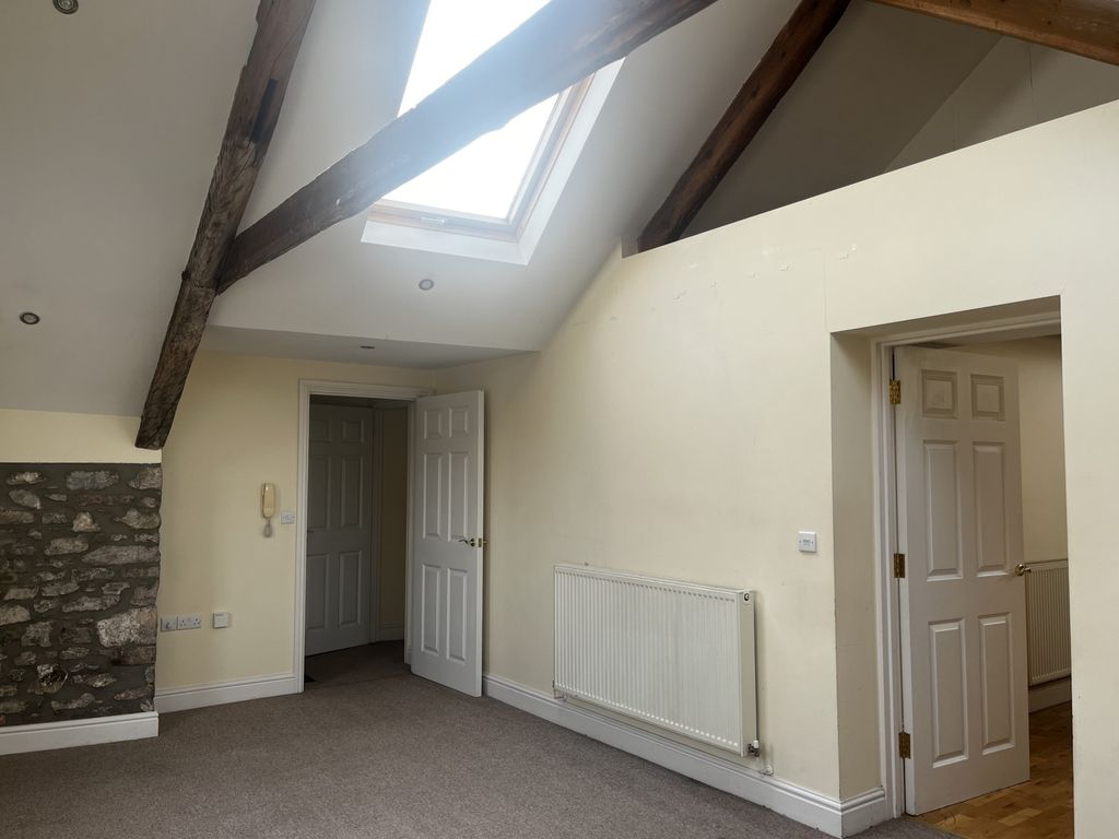 Property photo 1 of 8 2 Bedroom Top Floor Flat To Rent In Haverfordwest