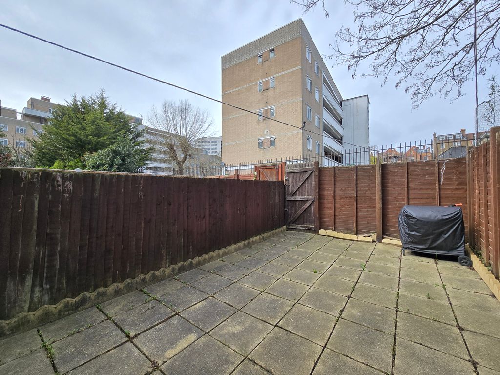 Property photo 3 of 11