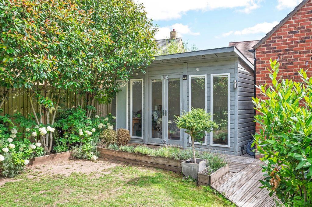 Property photo 2 of 22 Summer House