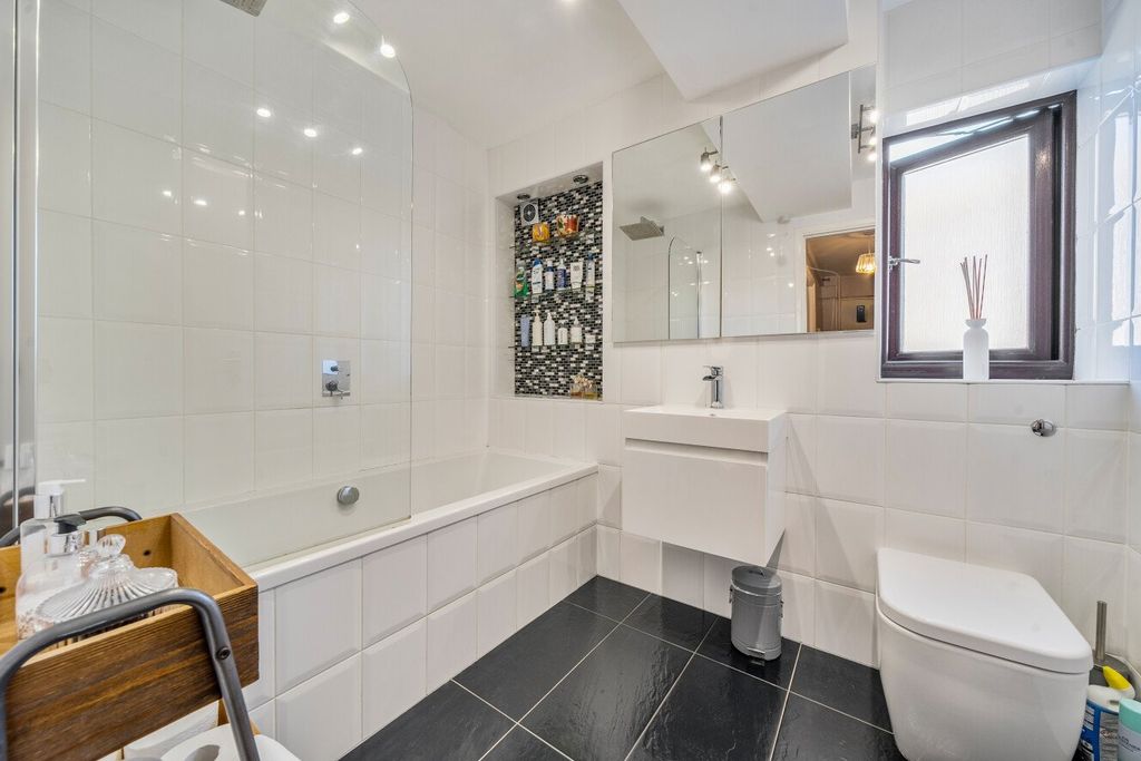 Property photo 3 of 19 Picture No. 16