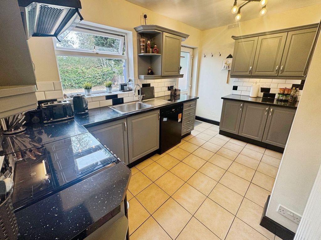 Property photo 3 of 22 Kitchen