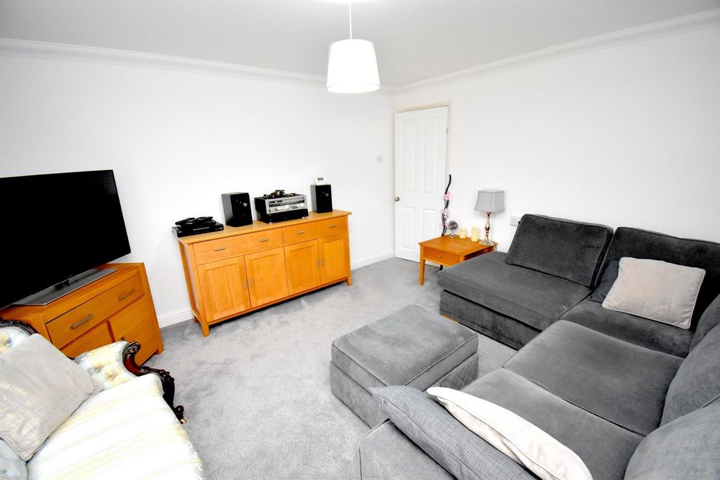 Property photo 3 of 13 Lounge/Dining Room