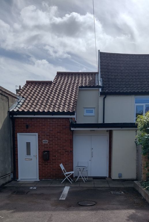 Property photo 1 of 10 1000001095