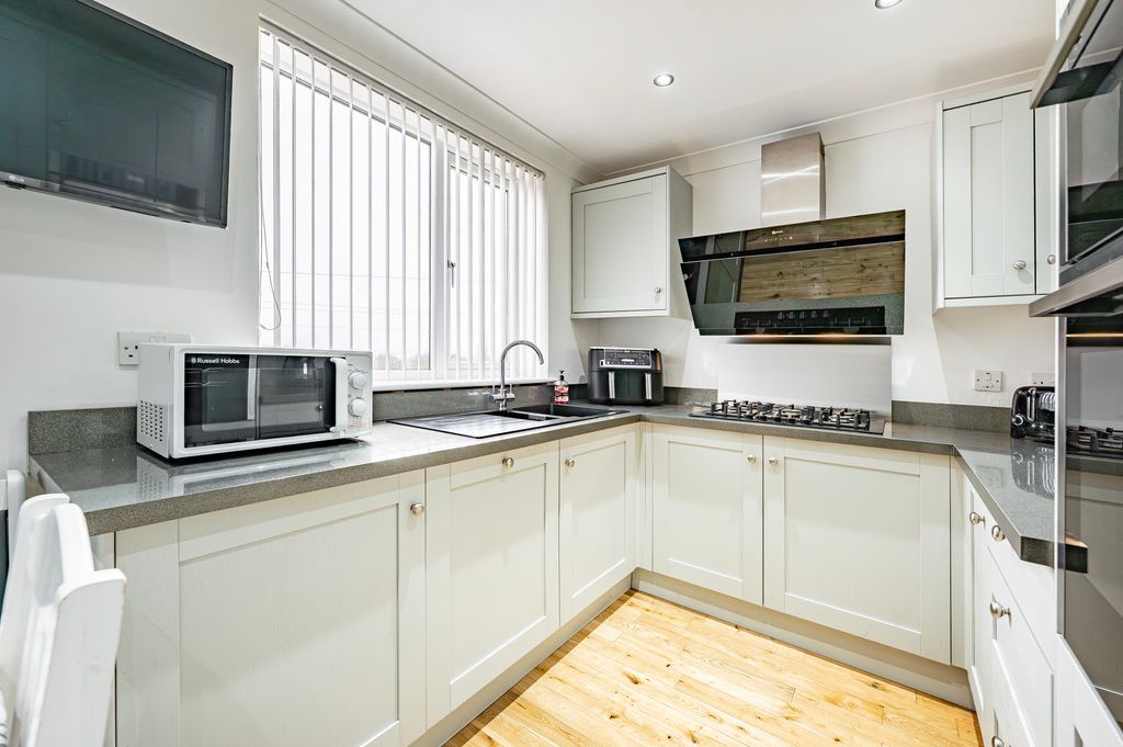 Property photo 3 of 35