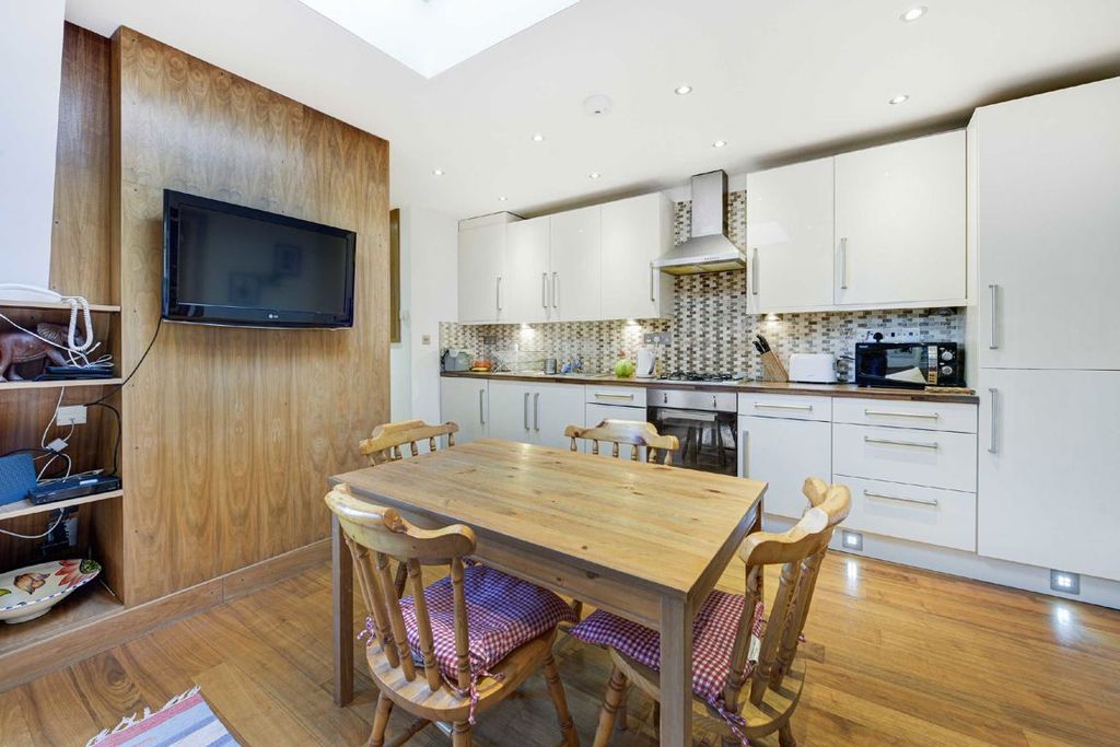 Property photo 3 of 6