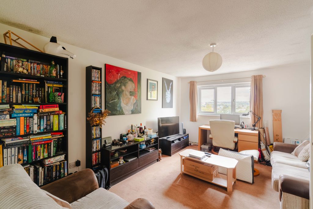 Property photo 2 of 9 4