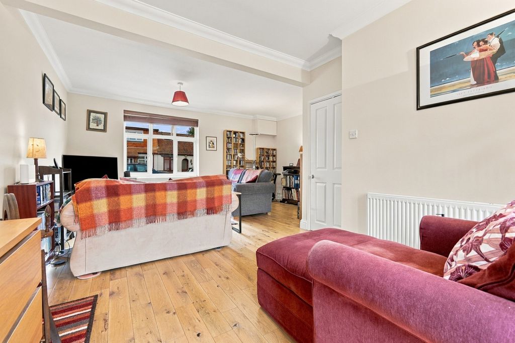 Property photo 3 of 27