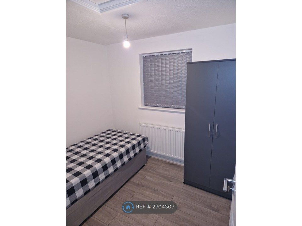 Property photo 2 of 10 Ground Floor Bedroom