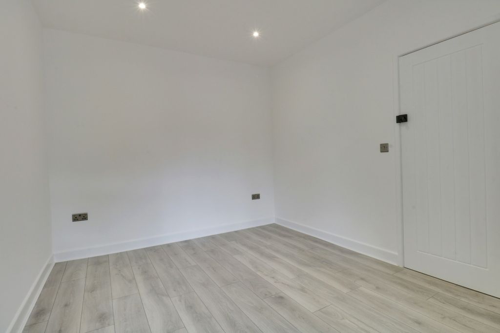 Property photo 2 of 7 4464612