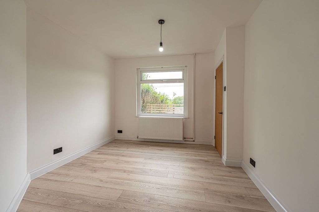 Property photo 3 of 34