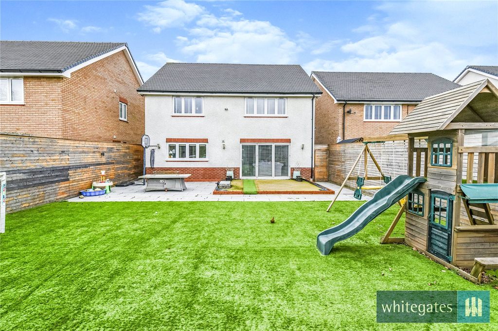 Property photo 2 of 27 Picture No. 18