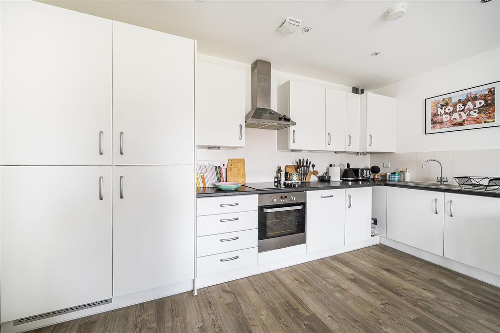 Property photo 2 of 15 1423667-11-69Aed31cccc54.Jpg