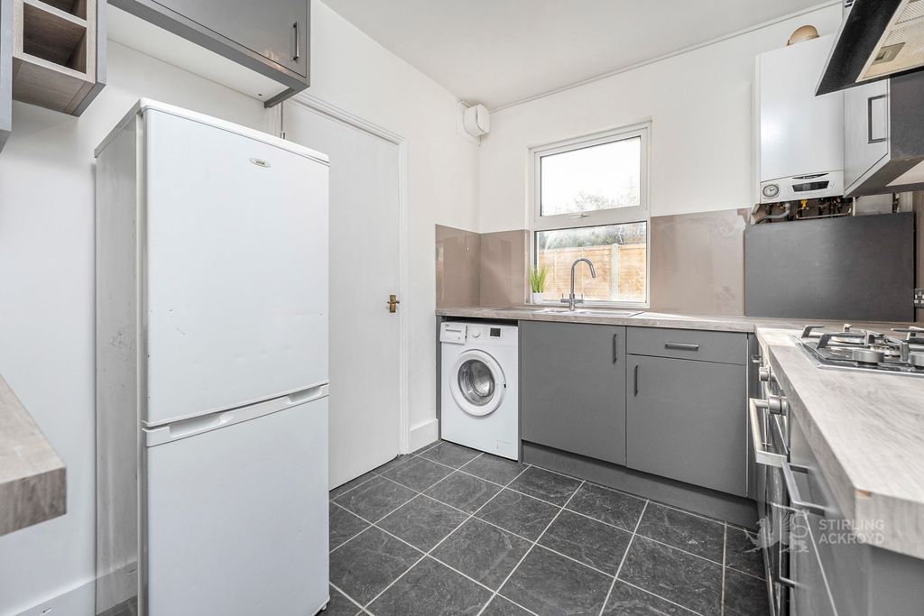 Property photo 3 of 15 Kitchen